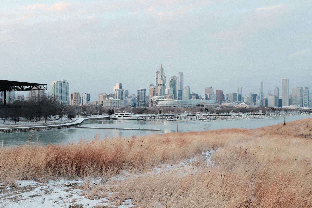 Geometric shadow patterns through architecture
